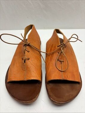 Cydwoq handmade Leather Open-Toe Lace-Up Sandals in Tan, SZ 37.5, box 59